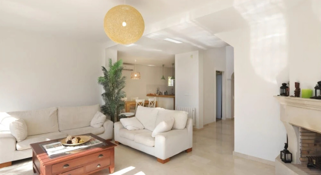 Luxury Villa Located In The Exclusive Area Of Finestra, Забронировать Вилла Коттеджи Валенсии, Коттедж