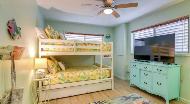 Sea Isle Escape Boat Lift + Pet Friendly!, Varaa Lomakoti Houston hotellit, joissa on pysäköinti, Pysäköinti