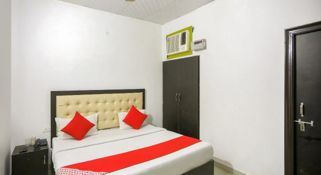 OYO Flagship 75840 B&b Hotel, Забронировать Отель «постель и завтрак» Отели Мератх 3 звезды, 3*