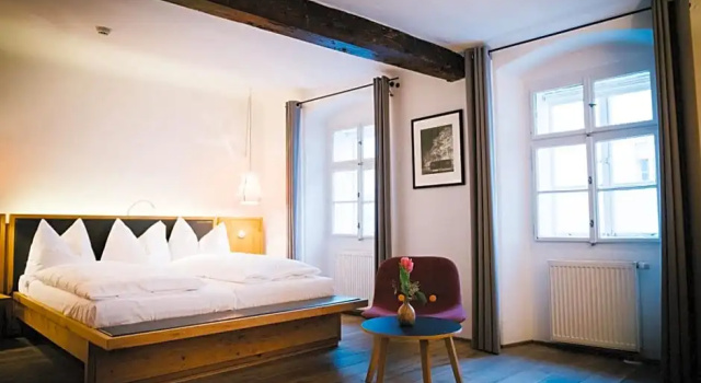 Номер Deluxe artHotel Blaue Gans