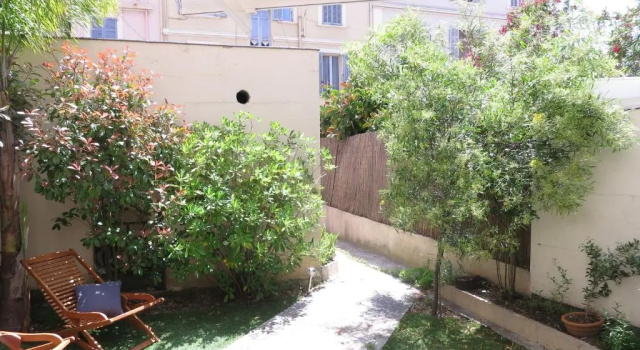 Апартаменты Appartement avec jardin