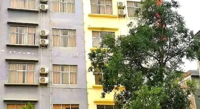 Zai Shui Yi Fang Hotel (Qiubei Jiaolian Plaza)