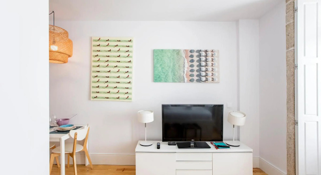 Flux Art Studio w/ AC & Balcony by LovelyStay, Boek Hotel Porto 