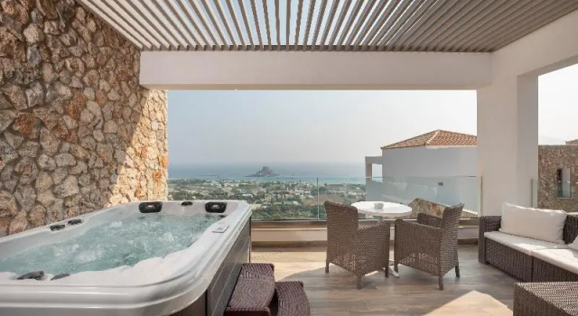 Полулюкс с балконом White Rock of Kos Hotel