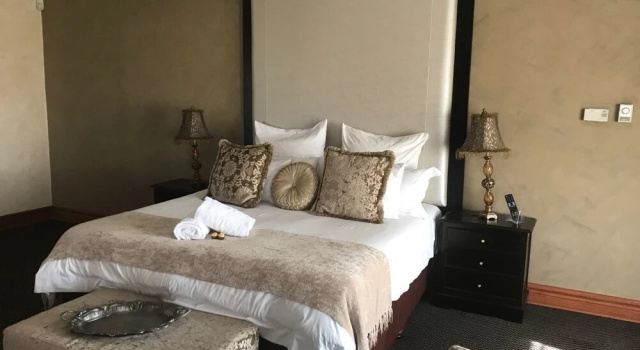 Water on Waldrift Guesthouse, Забронировать Гостевой дом Отели Феринихинг с завтраком, рядом с Johannesburg Country Club, Завтраки