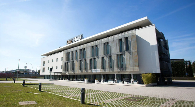 One Hotel & Restaurant