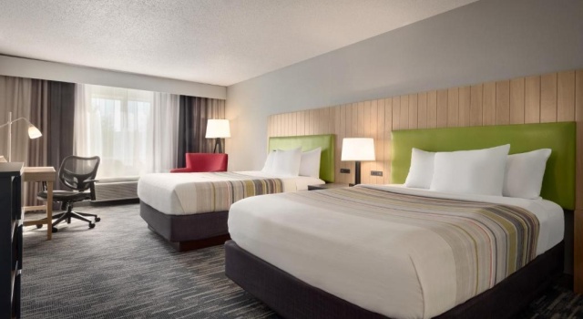 Четырёхместный номер Standard Country Inn & Suites by Radisson, Brookings