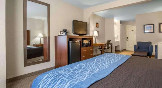 Люкс Quality Inn & Suites Dixon near I-88