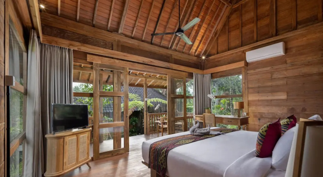 Бунгало Deluxe Rumah Kayu Resort