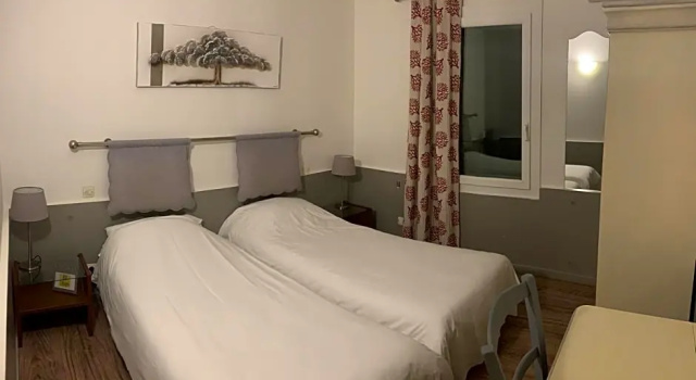 Номер Standard Logis Hotel Restaurant L' Auberge Cigaloise