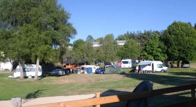 Camping Chez Prosper, Rezervasyon Kamp Alanı Saint-Juery 