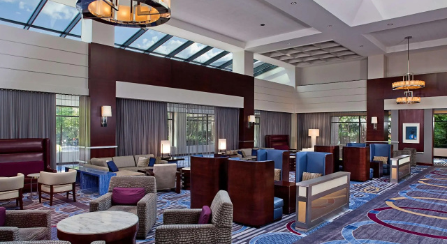 Кровать в общем номере Hilton Fairfax, Va