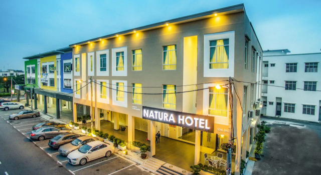 Natura Hotel, Boek Hotel Gelang Patah Johor