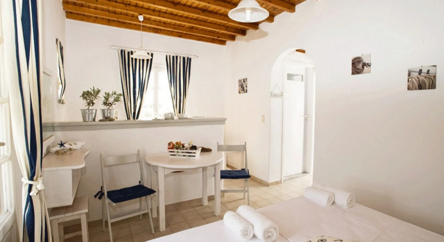 Студия Gryparis Club Apartments
