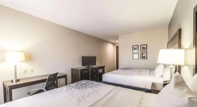 Четырёхместный номер Standard La Quinta Inn & Suites by Wyndham Tulsa - Catoosa Route 66