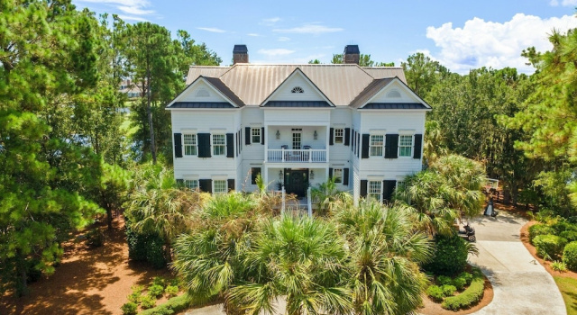 Коттедж 718 Collins Meadow Drive 6 Bedroom Home