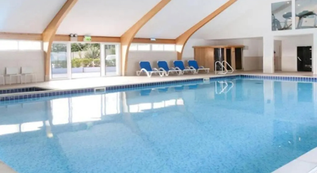 Коттедж PointBreak Sleeps 12 with hot tub-Great celebration house-Dog friendly