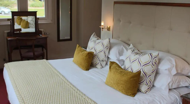 Номер Executive Ashdown Park Hotel