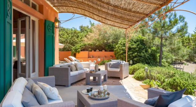 Вилла с 6 комнатами VILLA CORALLINA 12, Emma Villas
