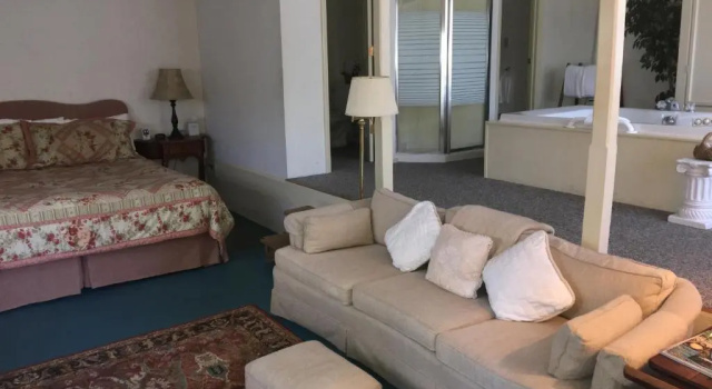 River House Inn, Забронировать Отель «постель и завтрак» Джефферсон Северная Каролина