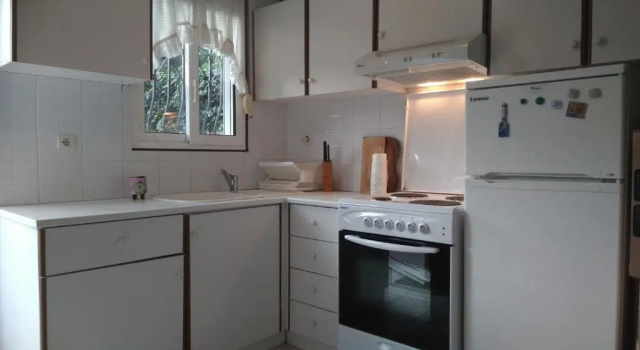 Коттедж с 2 комнатами 2-bed maisonette in pine forest, 250m from beach between Skala Fourka and Siviri
