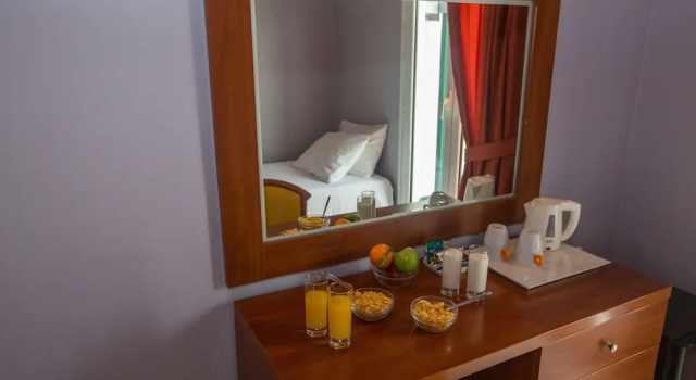 Трёхместный номер Standard с балконом Mirabel CityCenter Hotel