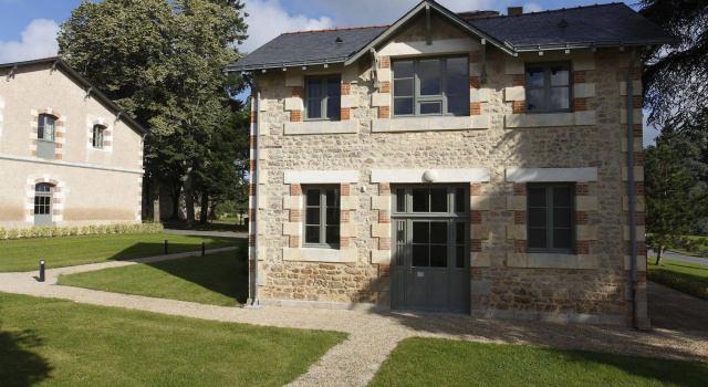 Hotel Château de la Barbinière, Забронировать Отель Бизнес-отели Замка Пюи-дю-Фу, 4* 5*