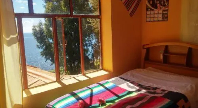 Jamuy Amantani, Boek Hotel Ocosuyo 