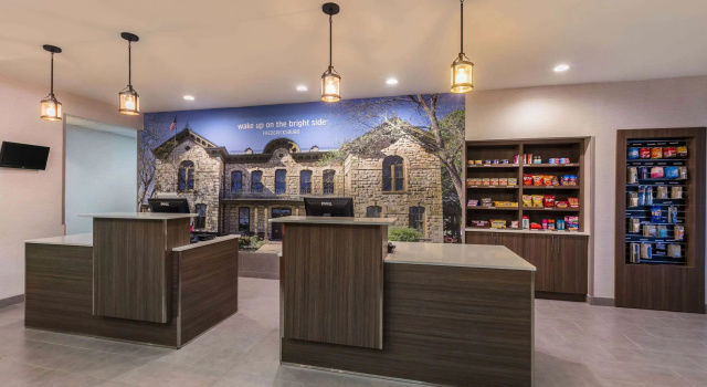 La Quinta by Wyndham Fredericksburg, Забронировать Отель Отели Texas Wine Country с парковкой, Парковка
