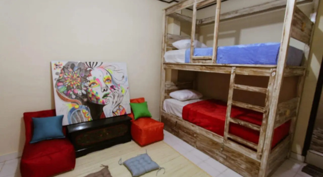 Кровать в общем номере Clamonic Guest House