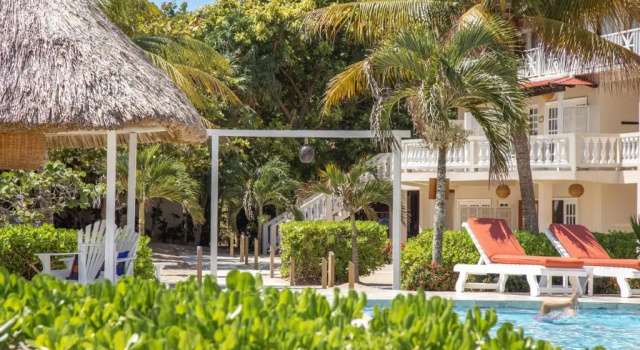 Люкс с 2 комнатами Almond Beach Resort at Jaguar Reef