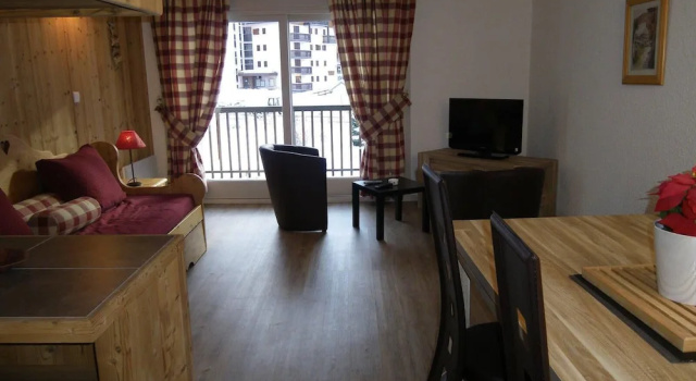 Praz N°14 : Studio Cabine 4 Personnes / Studio Cabin 4 People, Забронировать Отель Отели Валуар с бассейном, Бассейн