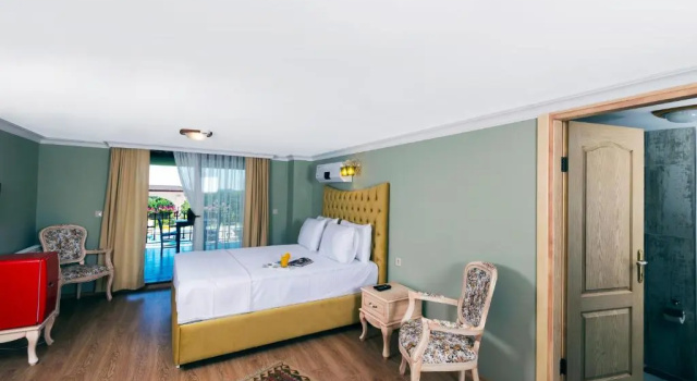 Двухместный номер Deluxe с балконом и с видом на море Belizi Hotel