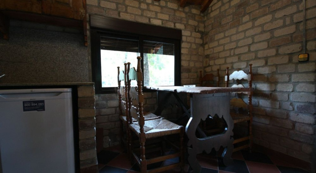cabañas bungalow albergue camping valle do seo, Забронировать Отель Трабадело El Bierzo