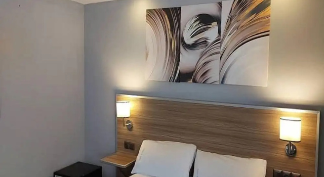 Hotel Meumi Palace, Boek Hotel Yaoundé Mfoundi