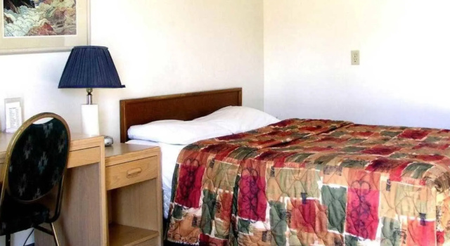 Yorke Inn Motel, Rezervați Motel Hoteluri în Yorkton cu parcare, Parcare