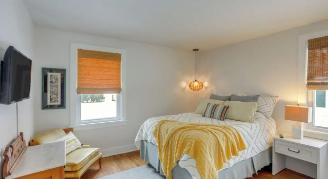 Cozy Cottage in Historic Village: Near Cedar Point, Varaa Lomakoti Milan Ohio