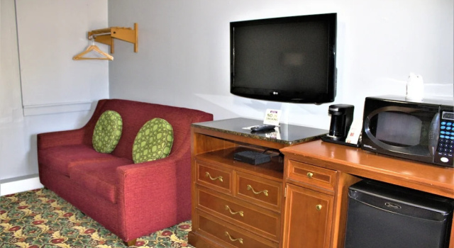 Люкс Hometowne Inn & Suites
