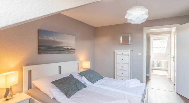 Ferienwohnung Beachside, Забронировать Отель Штранде Bay of Kiel