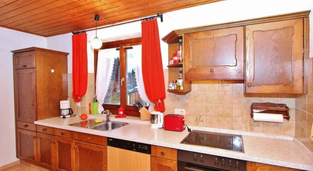 Tranquil Holiday Home in Fieberbrunn Tyrol With Garden, Забронировать Отель Отели Тироля с парковкой, Парковка