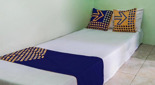 Номер Deluxe OYO 1283 Guest House Loemajan