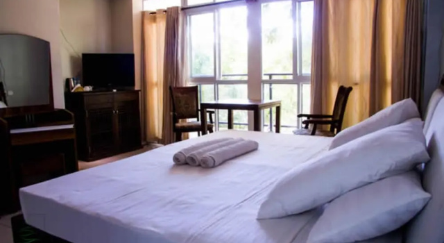 Pine Court Hotel, Забронировать Отель Отели Mombasa North Coast с бассейном, Бассейн