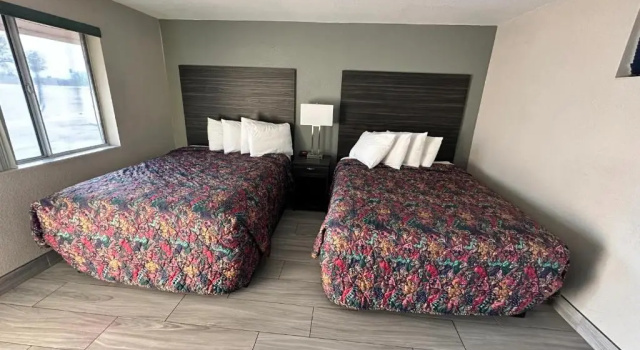 Четырёхместный номер Standard Palms Inn
