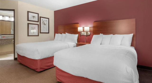 Четырёхместный номер Standard SureStay Plus Hotel by Best Western Litchfield