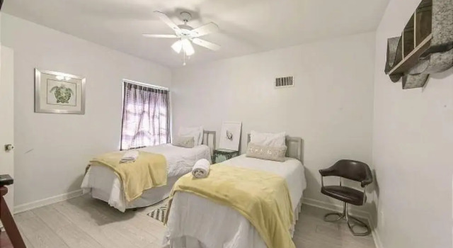 Tropical Escape 4 BR with pool sleeps 14, Забронировать Отель Отели Форт-Лодердейл 3 звезды, 3*