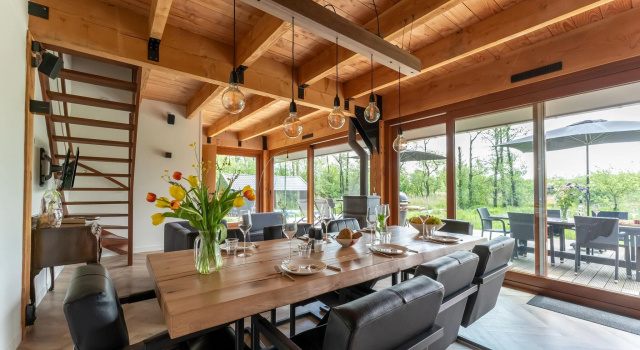 Large Country House on Private Island in the Middle of Friesland, Брондау Қонақ үй Akkrum 