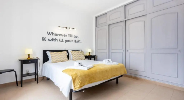 Best Guest Residence, Забронировать Гостевой дом Отели Лагуш с парковкой, Парковка