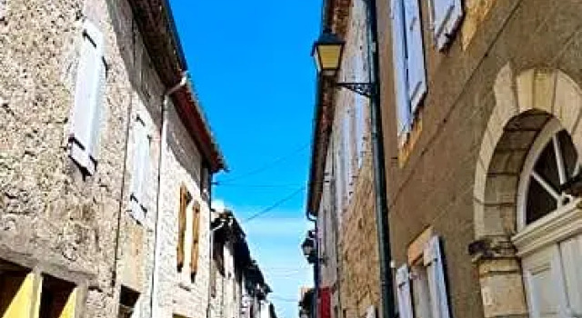 La Cour Saint Louis, Book Hotel Castelnau-de-Montratier Lot