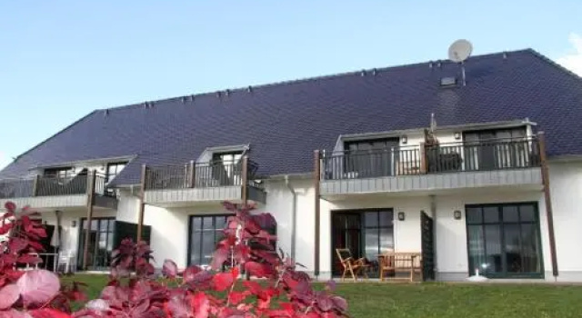 Ferienwohnung Südblick in Groß Zicker in ruhiger Lage mit Terrasse und Meerblick, Забронировать Апартаменты/квартира Гросс Циккер Мёнхгут