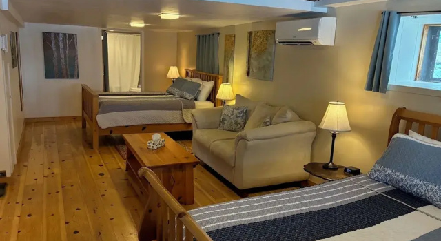 Четырёхместный номер Standard La Grange Country Inn